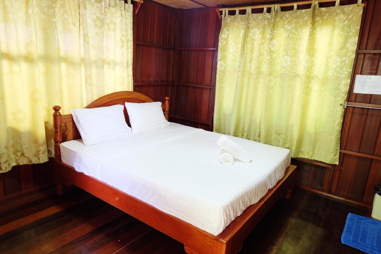 Ruennamyen Resort Amphawa Samut Songkhram Bagian luar foto