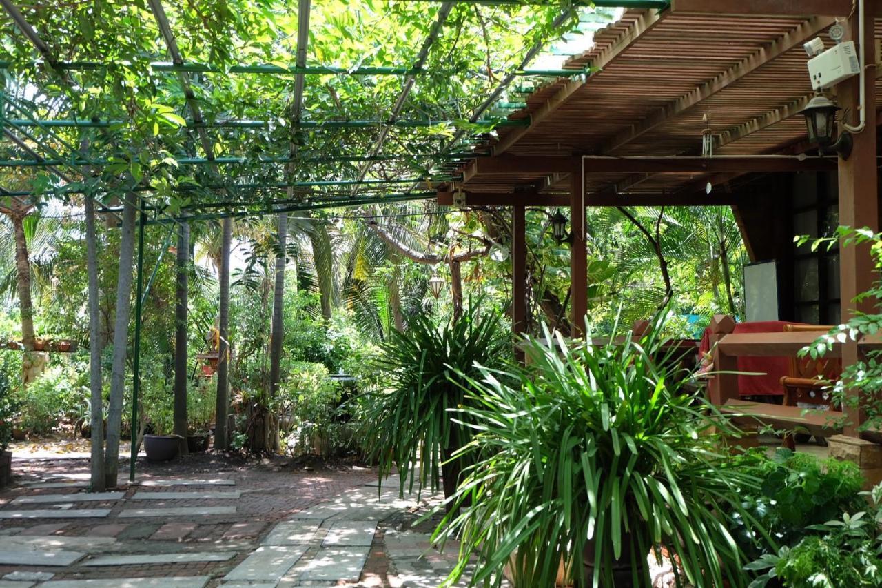 Ruennamyen Resort Amphawa Samut Songkhram Bagian luar foto