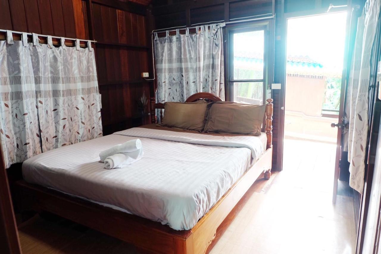 Ruennamyen Resort Amphawa Samut Songkhram Bagian luar foto