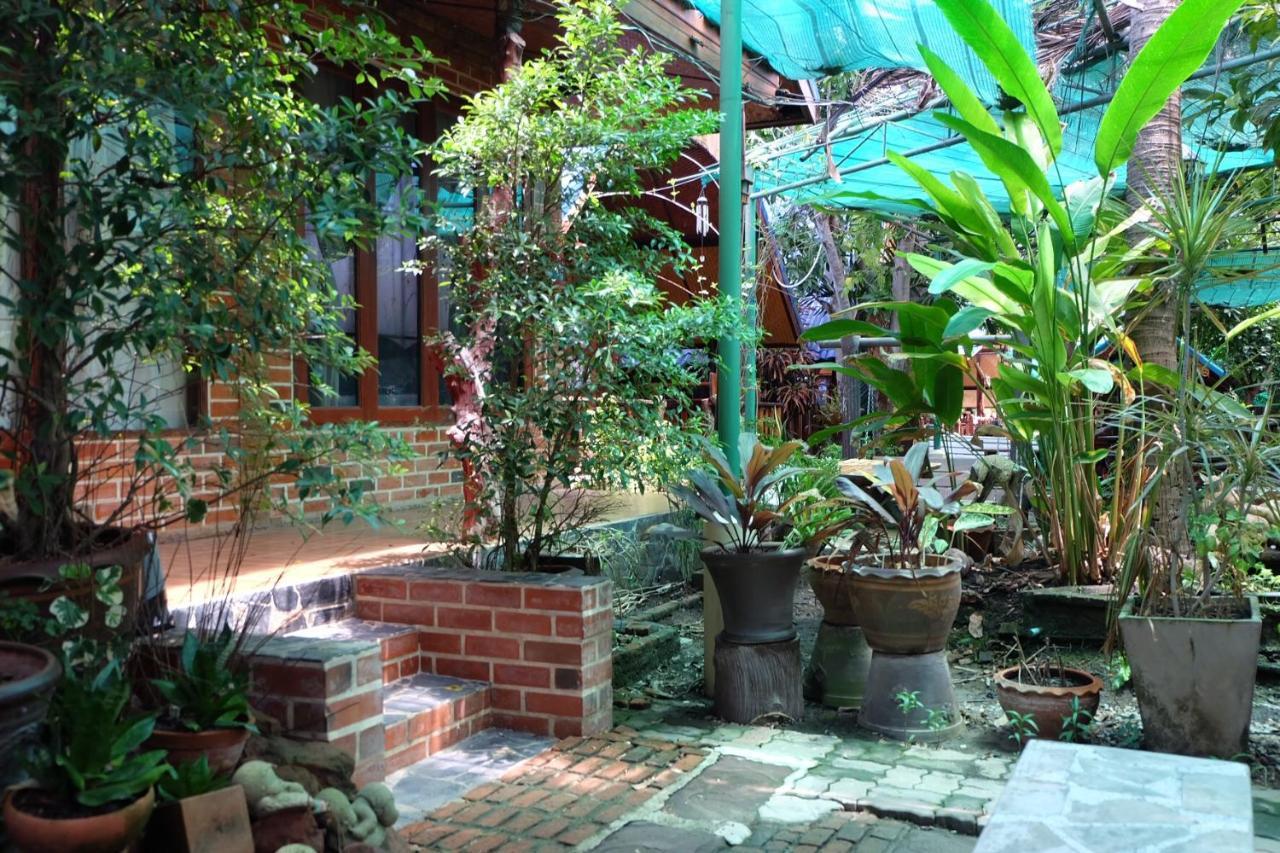 Ruennamyen Resort Amphawa Samut Songkhram Bagian luar foto