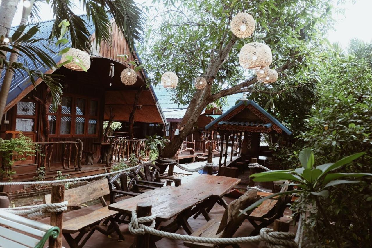 Ruennamyen Resort Amphawa Samut Songkhram Bagian luar foto
