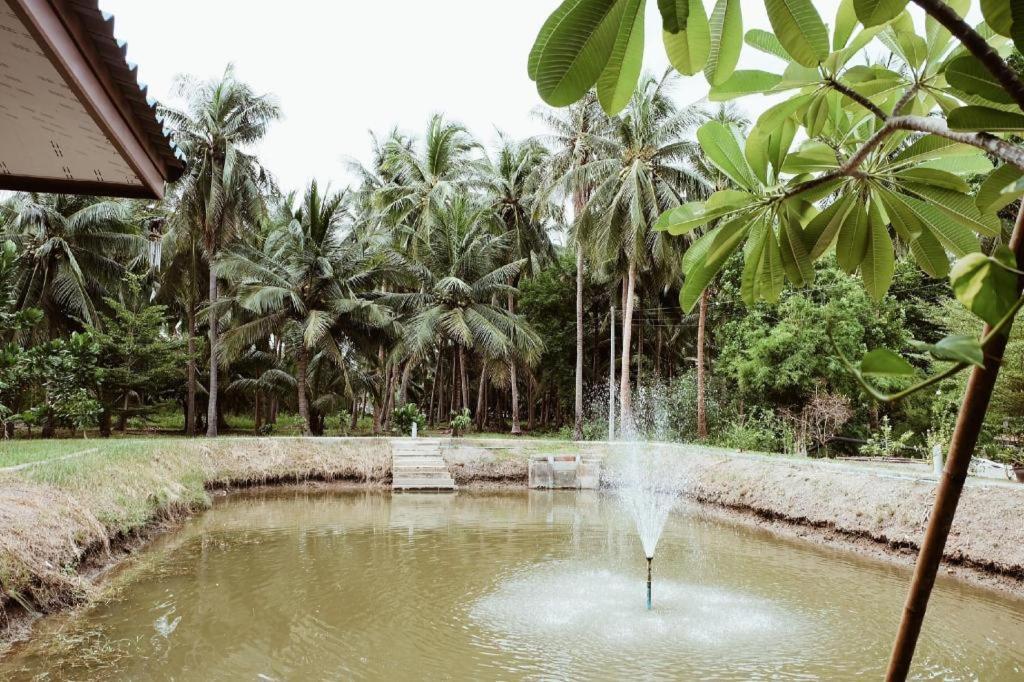 Ruennamyen Resort Amphawa Samut Songkhram Bagian luar foto