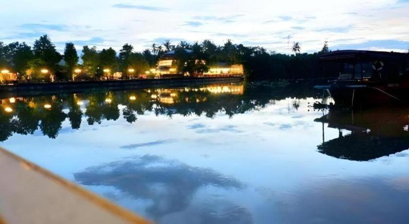 Ruennamyen Resort Amphawa Samut Songkhram Bagian luar foto