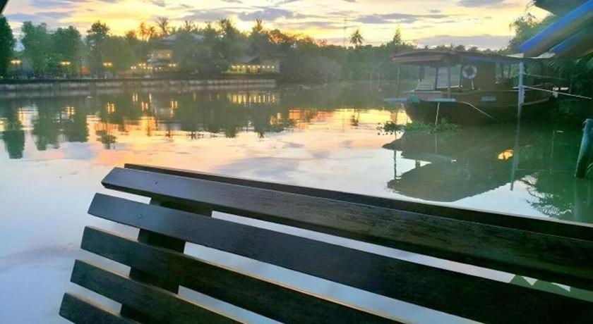 Ruennamyen Resort Amphawa Samut Songkhram Bagian luar foto