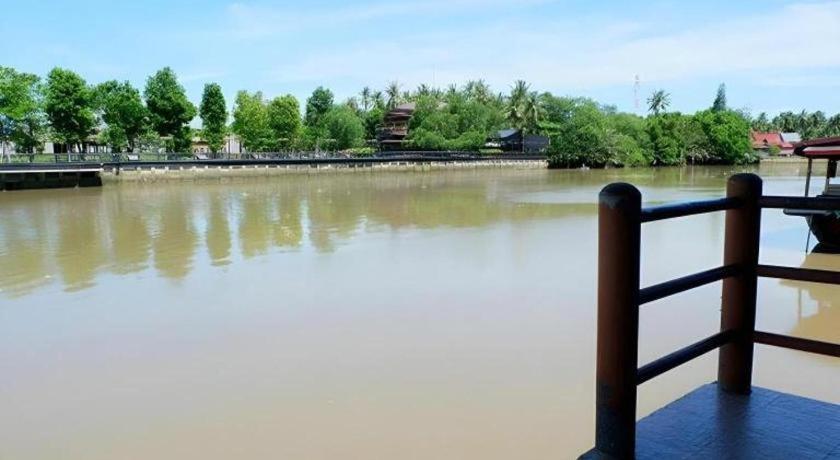 Ruennamyen Resort Amphawa Samut Songkhram Bagian luar foto