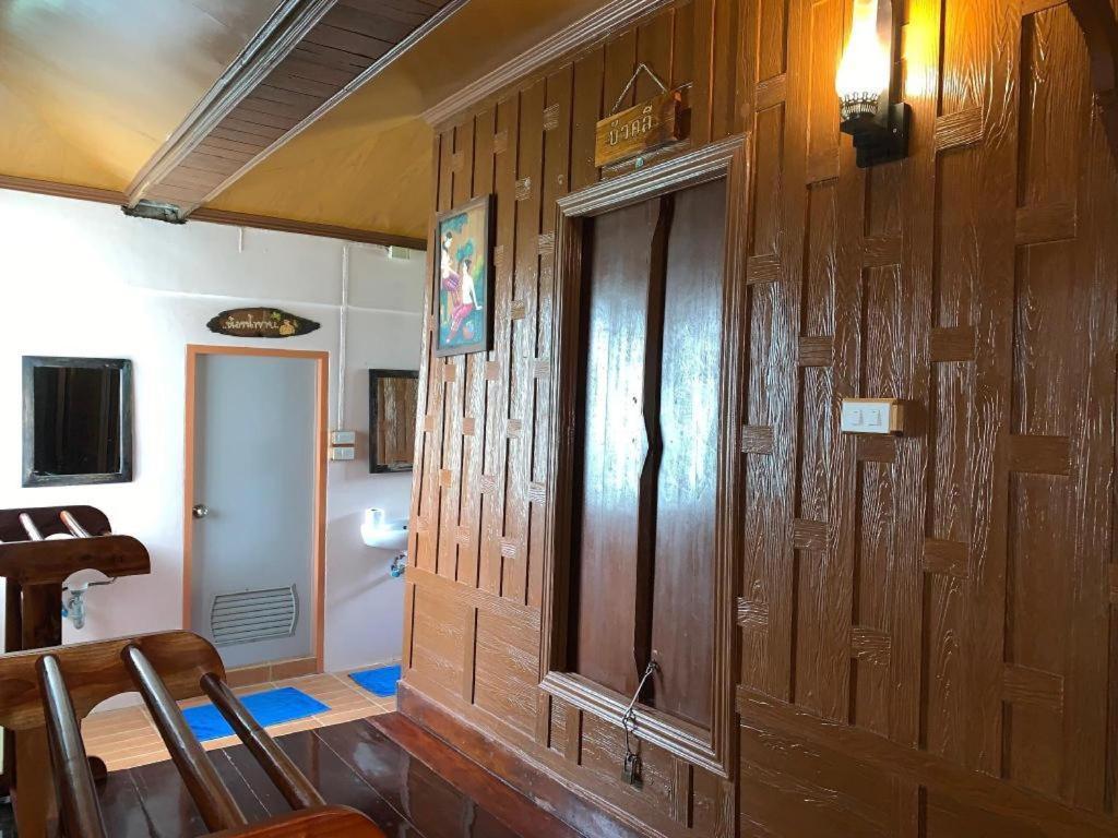 Ruennamyen Resort Amphawa Samut Songkhram Bagian luar foto
