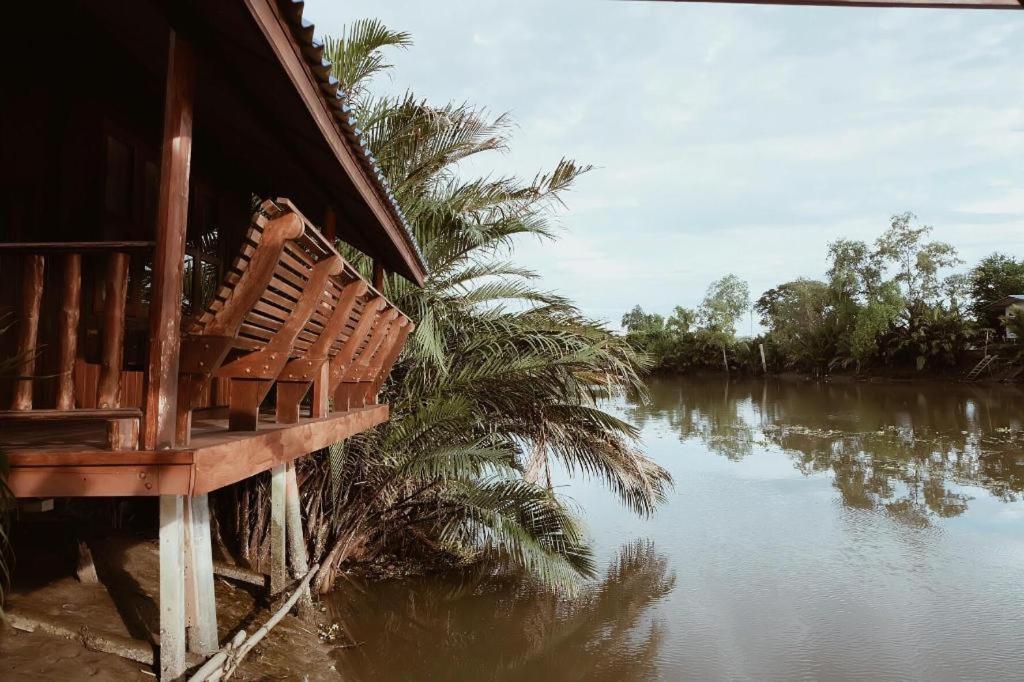 Ruennamyen Resort Amphawa Samut Songkhram Bagian luar foto