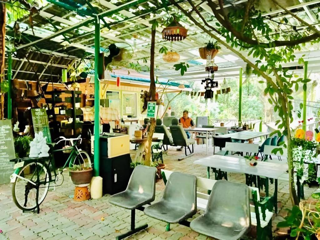 Ruennamyen Resort Amphawa Samut Songkhram Bagian luar foto
