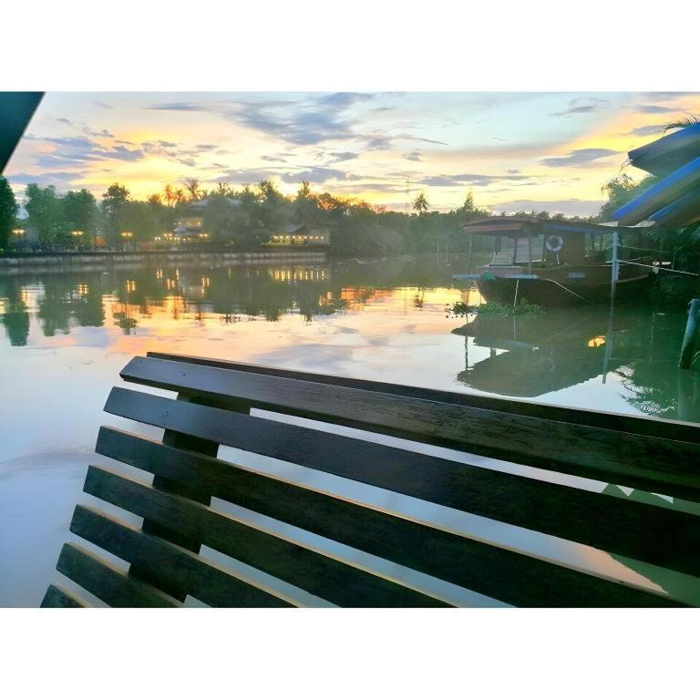 Ruennamyen Resort Amphawa Samut Songkhram Bagian luar foto