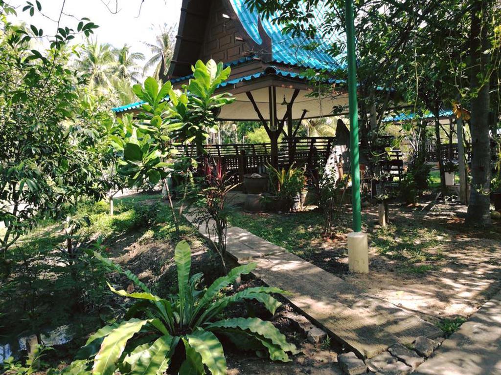 Ruennamyen Resort Amphawa Samut Songkhram Bagian luar foto