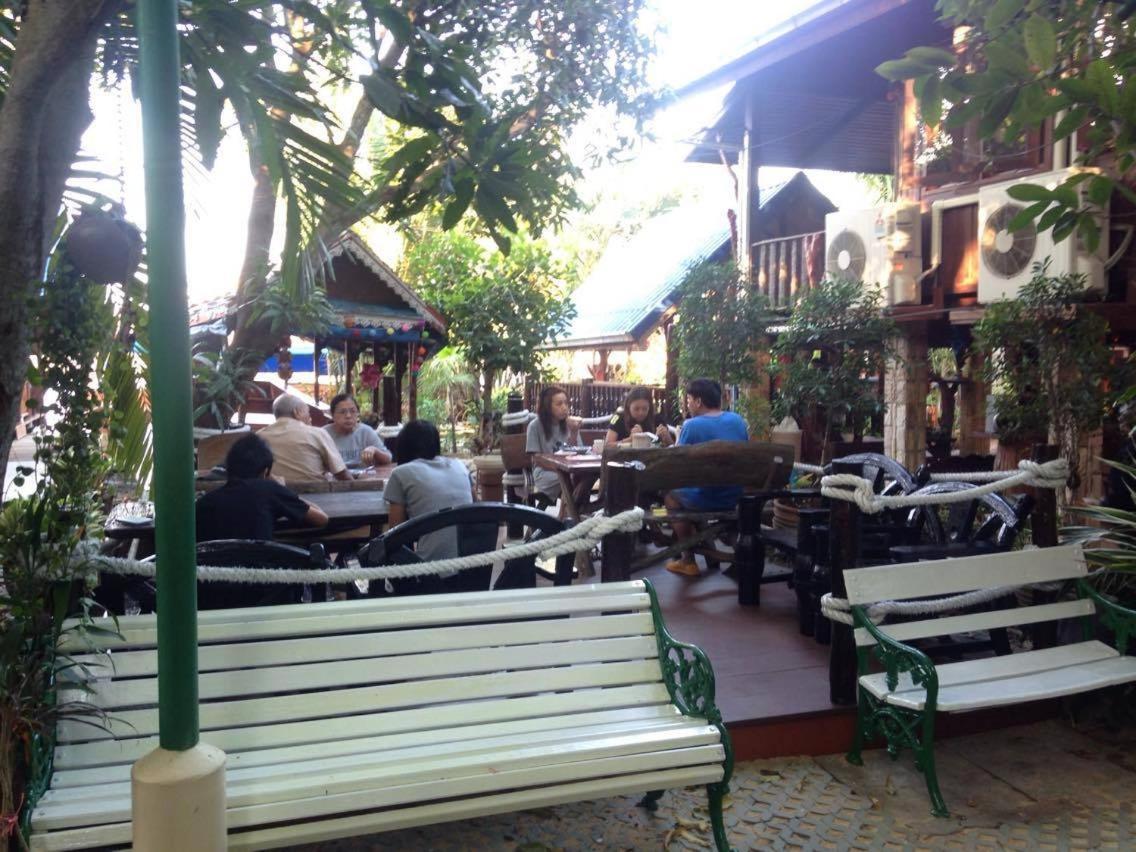 Ruennamyen Resort Amphawa Samut Songkhram Bagian luar foto
