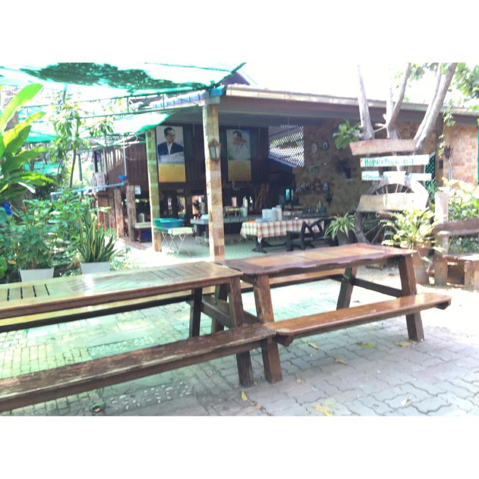 Ruennamyen Resort Amphawa Samut Songkhram Bagian luar foto