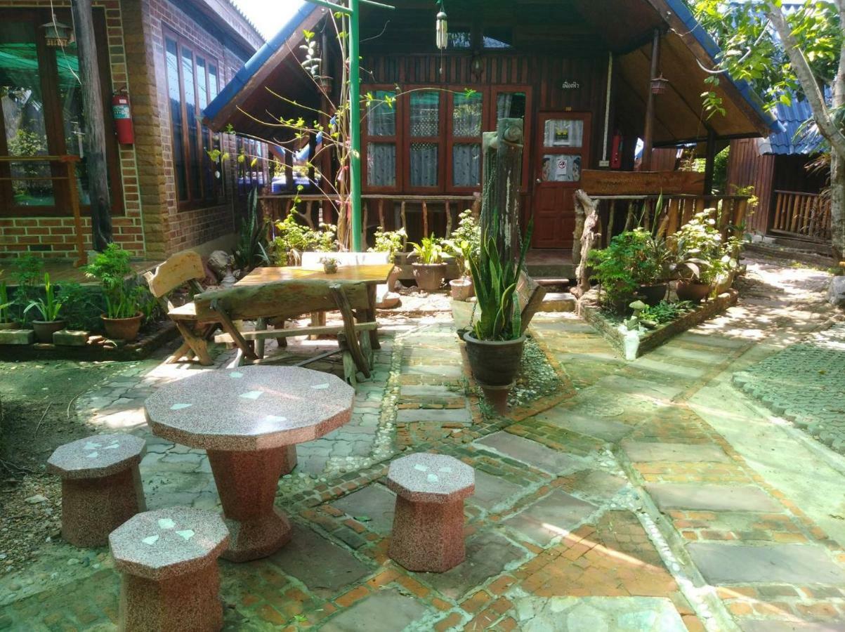 Ruennamyen Resort Amphawa Samut Songkhram Bagian luar foto